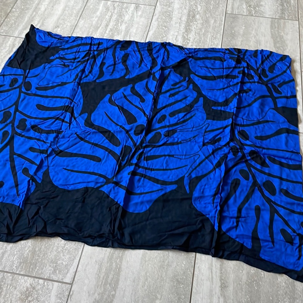 Casual movements International seasonal Garments ,blue and black sarong women